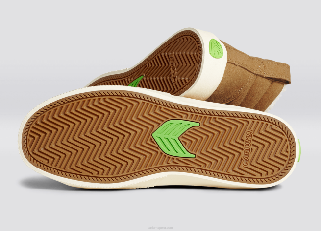 hombres Cariuma ante camello X606193