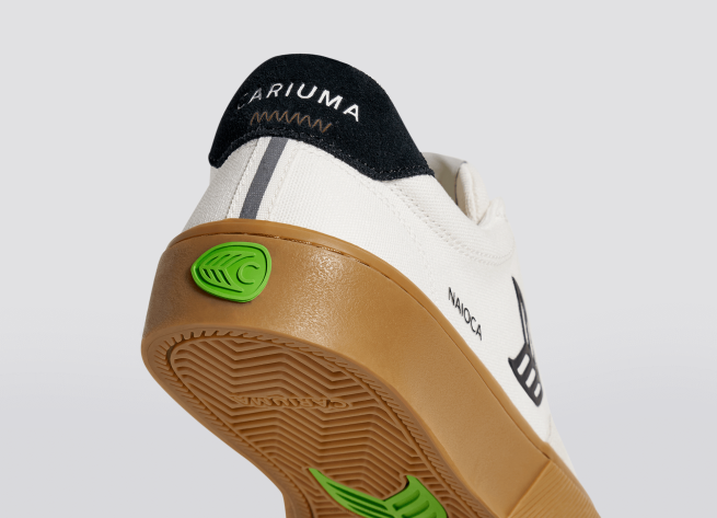 hombres Cariuma chicle vintage blanquecino/negro X606107