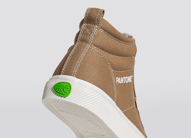 hombres Cariuma lienzo pantone león X60664