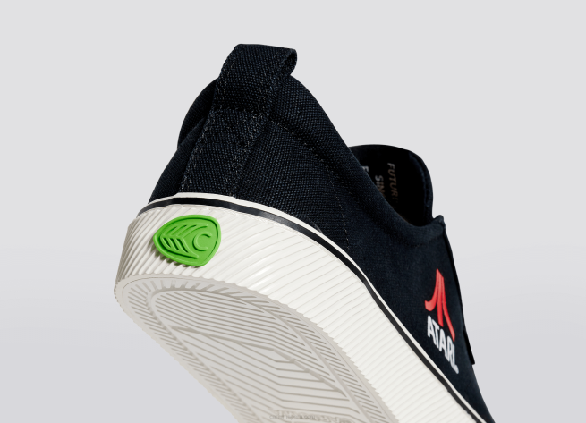 hombres Cariuma lienzo negro atari X60692