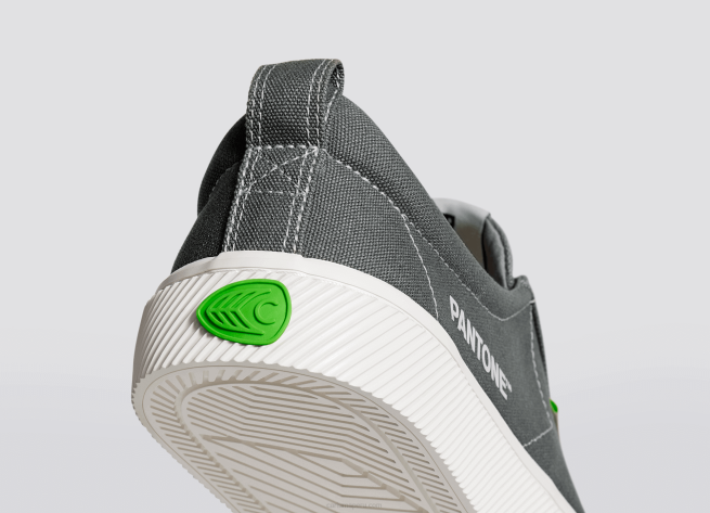 hombres Cariuma lienzo pantone gárgola gris X60640