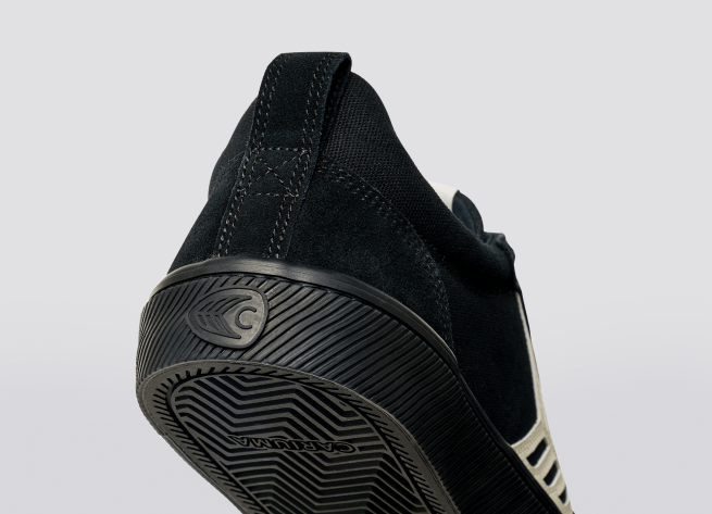 hombres Cariuma pie derecho (zapato único)-todo negro/marfil X606158