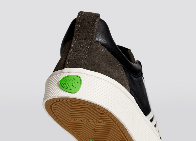 mujer Cariuma cuero premium negro/marfil X606357